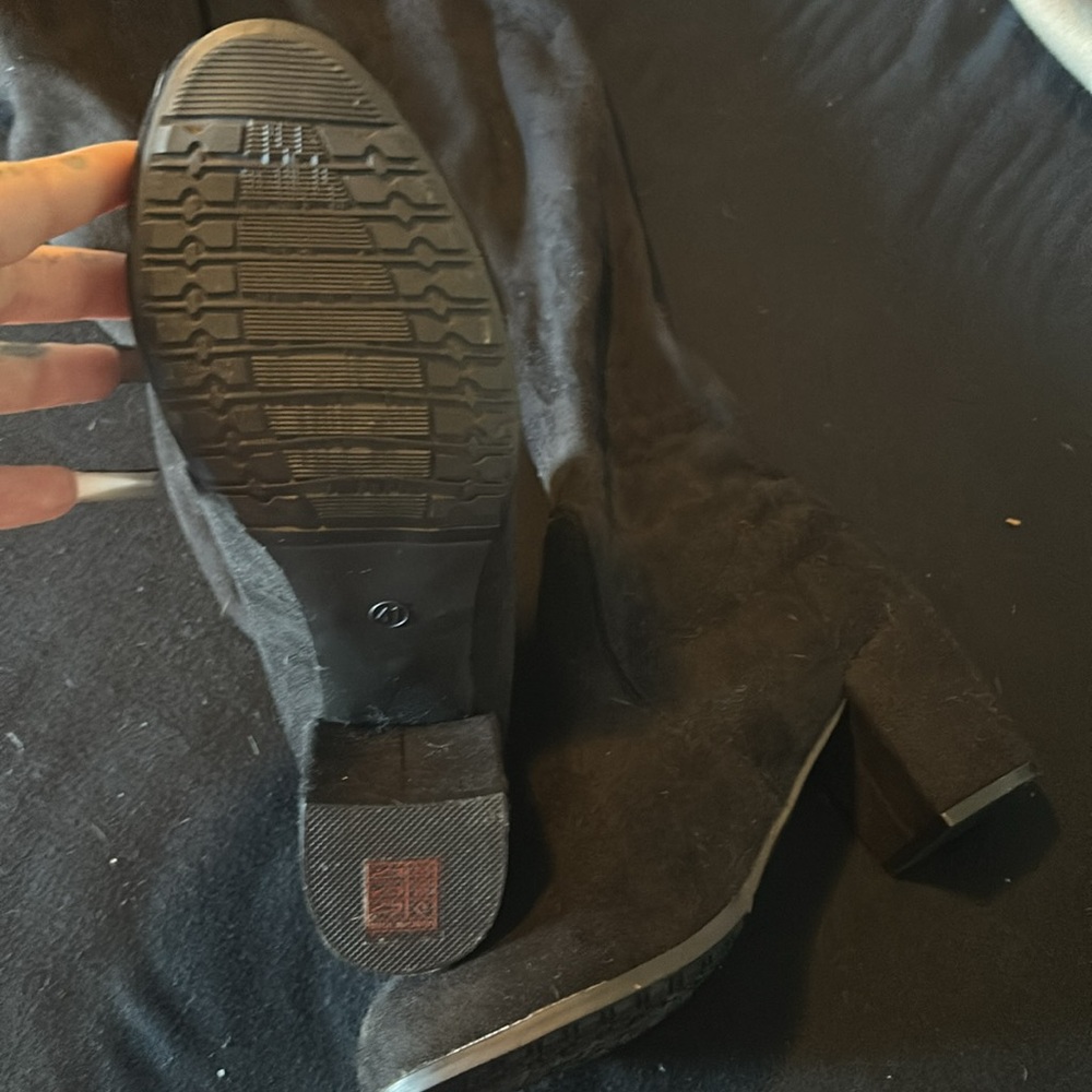 Woman’s knee high boots size 9
New never worn - Picture 2 of 4